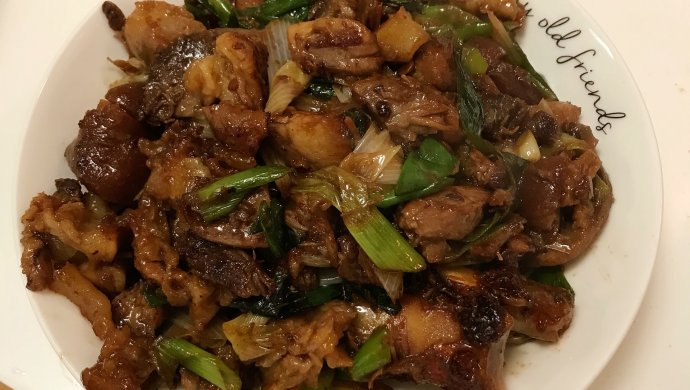 葱爆肘子