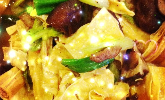 香菇腐竹炒鸡肝