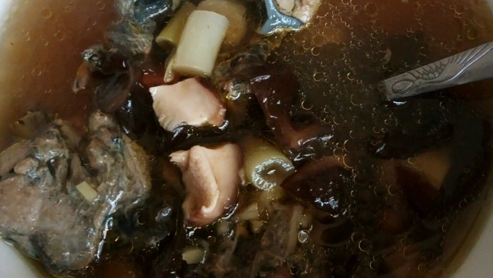 乌鸡菇耳汤