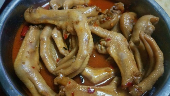 绝对不容错过的超级无敌狂拽酷炫麻辣辣卤鸭爪（卤水汁可万用哟）