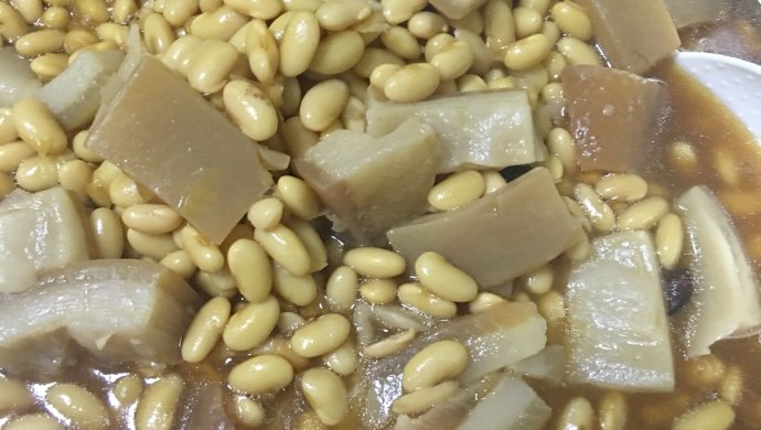 黄豆炖猪皮