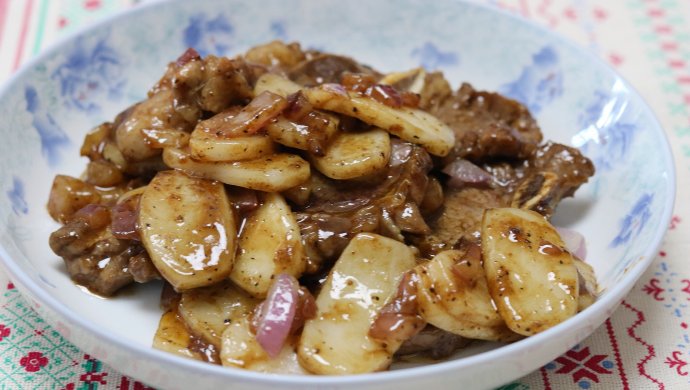 牛仔骨炒年糕（黑胡椒味）