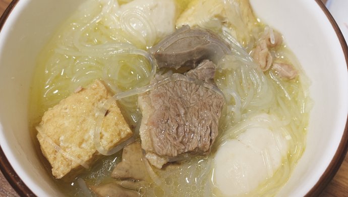 汤味鲜美到吞舌头，老鸭粉丝煲