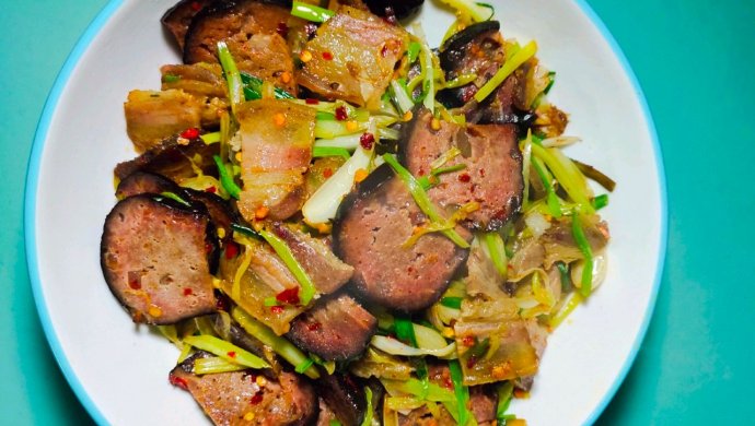 猪血丸子炒腊肉