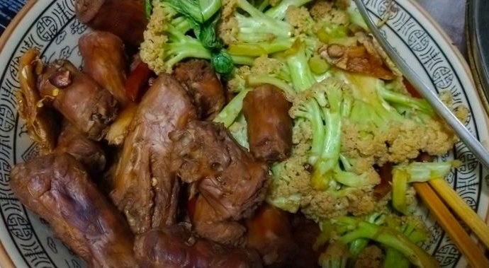 卤黑鸭鸭脖凉菜