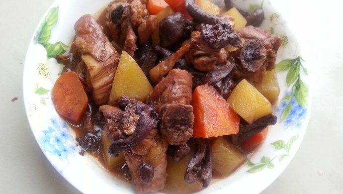红蘑炖鸡肉