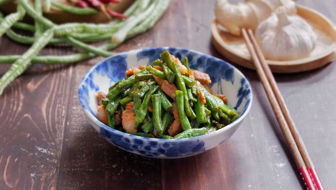 五花肉焖豆角