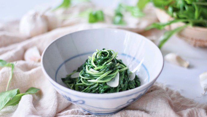 【四时摄物-立夏】蒜片清炒马兰头