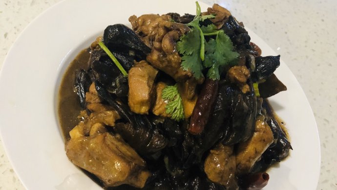 鸡肉炖蘑菇