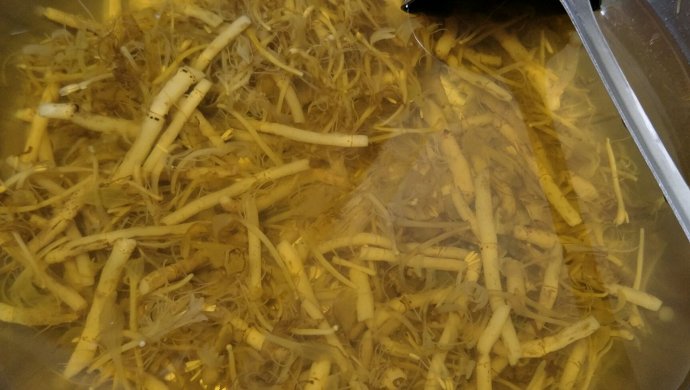 鱼腥草煲金银花凉茶