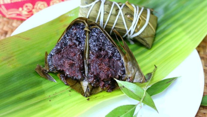 清香乌米豆沙粽