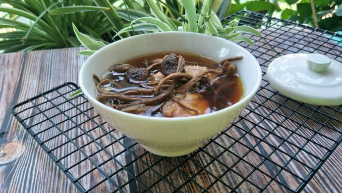 茶树菇鸡汤
