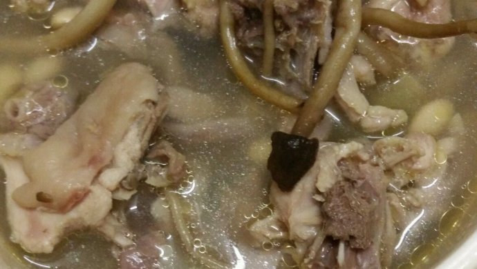 茶树菇鸡汤