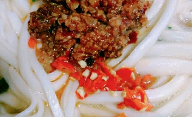 鸡枞油砂锅饵丝