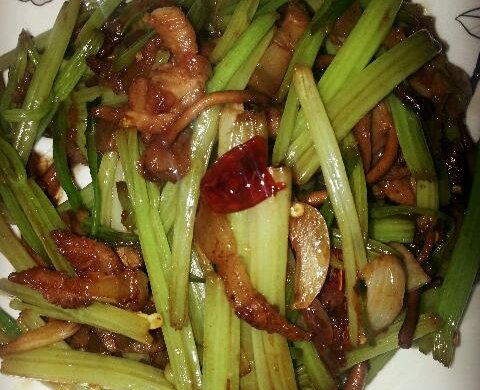干煸茶树菇芹菜