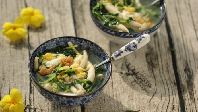 豆腐海鲜菇豆苗蛋花汤