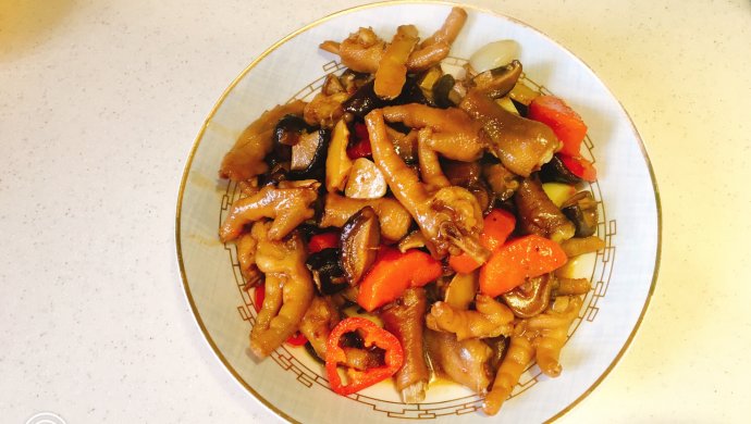 冬菇焖鸡脚