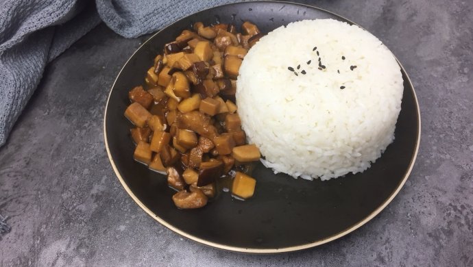 双菇卤肉～饭