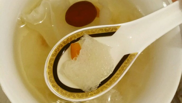 竹荪桂圆红枣银耳羹