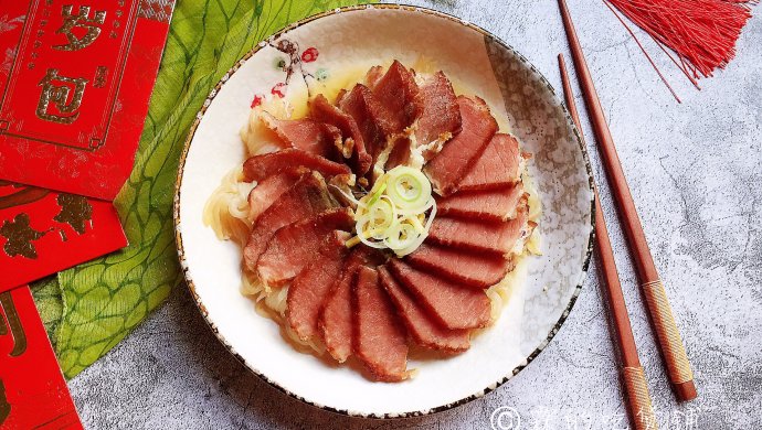 腊肉蒸魔芋结
