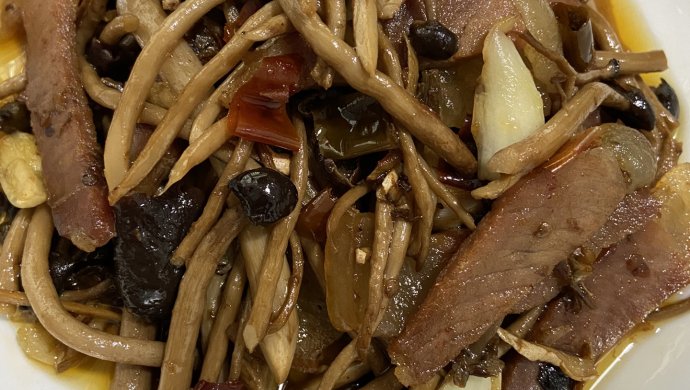 腊肉炒茶树菇