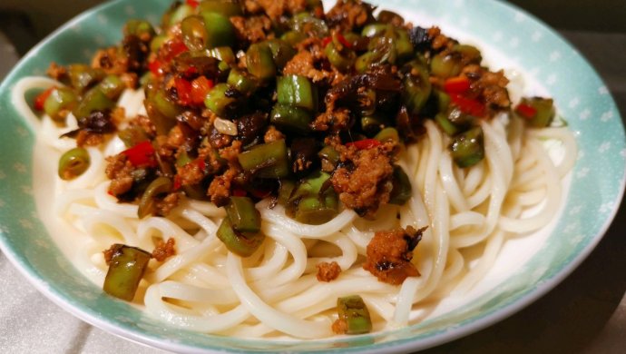 好吃到狼吞虎咽的橄榄菜四季豆拌面