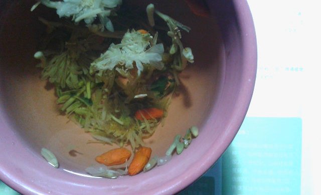 金银花白菊茶(祛痘印)