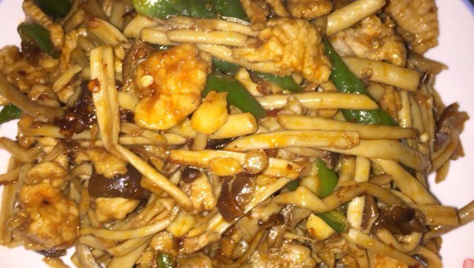 新鲜茶树菇炒肉