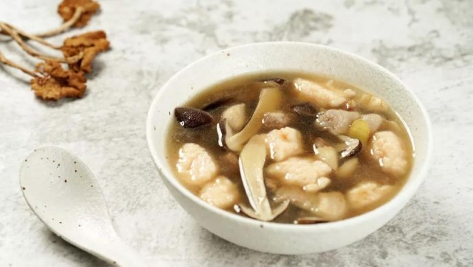 鸡枞菇虾滑肉片汤