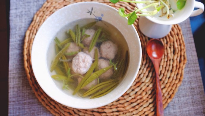 西湖莼菜肉丸汤