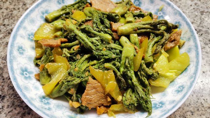 东北野山珍~肉炒刺老芽