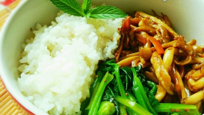 白玉菇盖饭――午餐饭盒首选