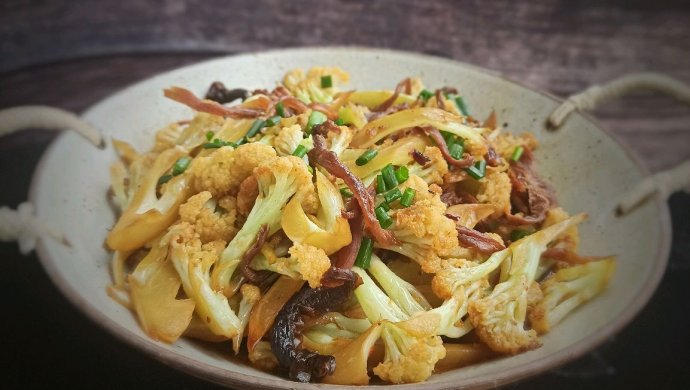 不是肉胜似肉的鸡枞炒花菜