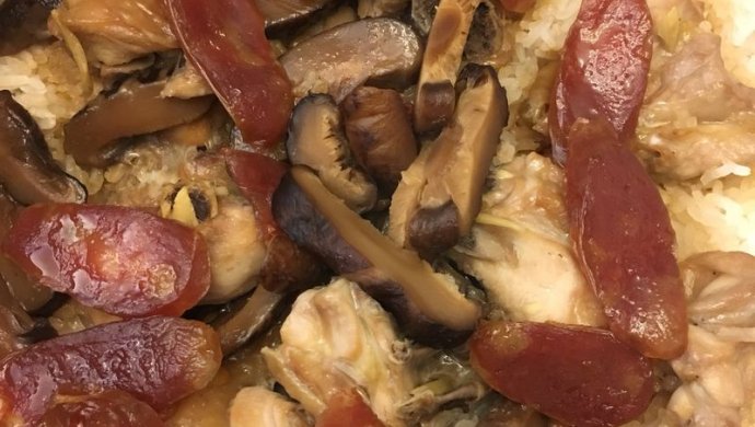 北菇滑鸡煲仔饭