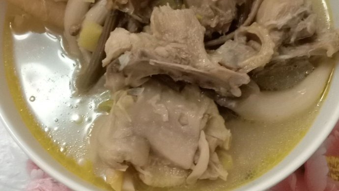 茶树菇姬菇鸡汤