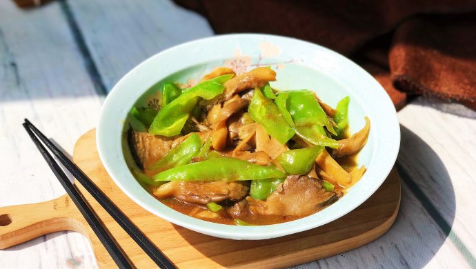 鲜蘑炒尖椒