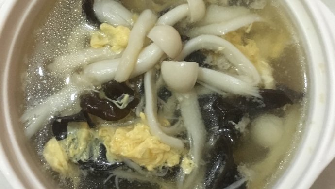白玉菇黑木耳鸡蛋汤