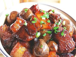 草菇烧肉