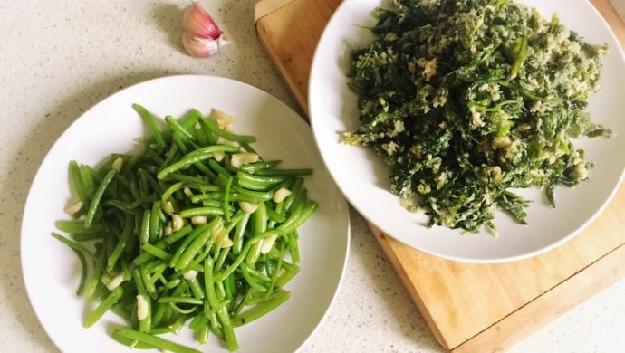 一菜两吃：轻食美味的蒜蓉炒蒿杆+茼蒿蒸菜