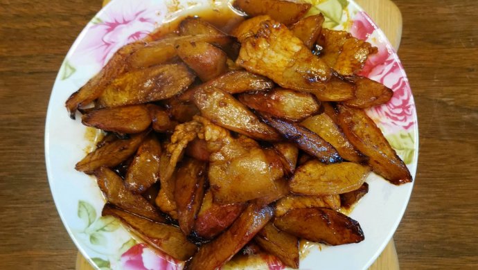 五花肉烧水萝卜