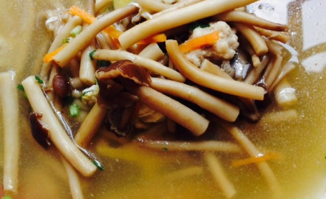 茶树菇肉圆汤