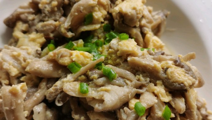 草菇炒鸡蛋