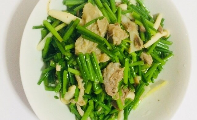 大骨肉炒韭菜花
