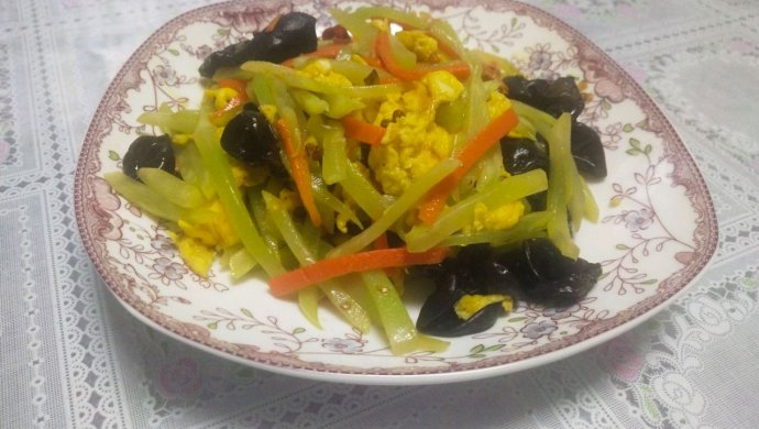 莴笋炒鸡蛋
