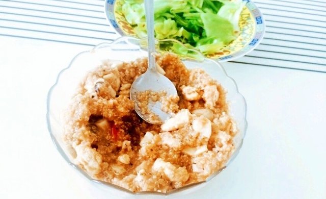 鸡胸肉草菇藜麦饭