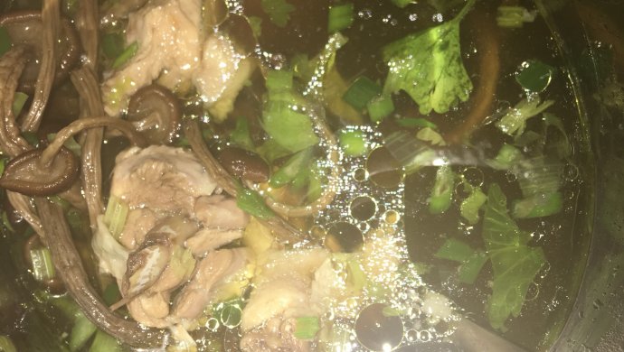茶树菇鸡汤