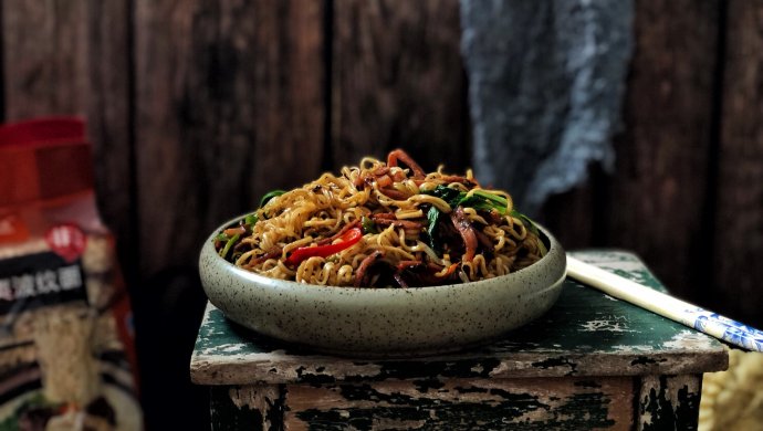 橄榄菜火腿丝炒面