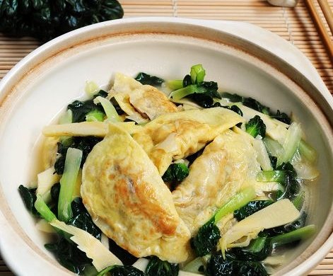 提升经典滋味---鲜美的乌塌菜冬笋烩蛋饺