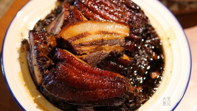 下饭菜――梅菜扣肉，也叫烧白