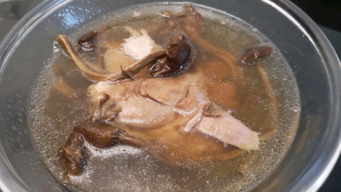 茶树菇鸭腿汤